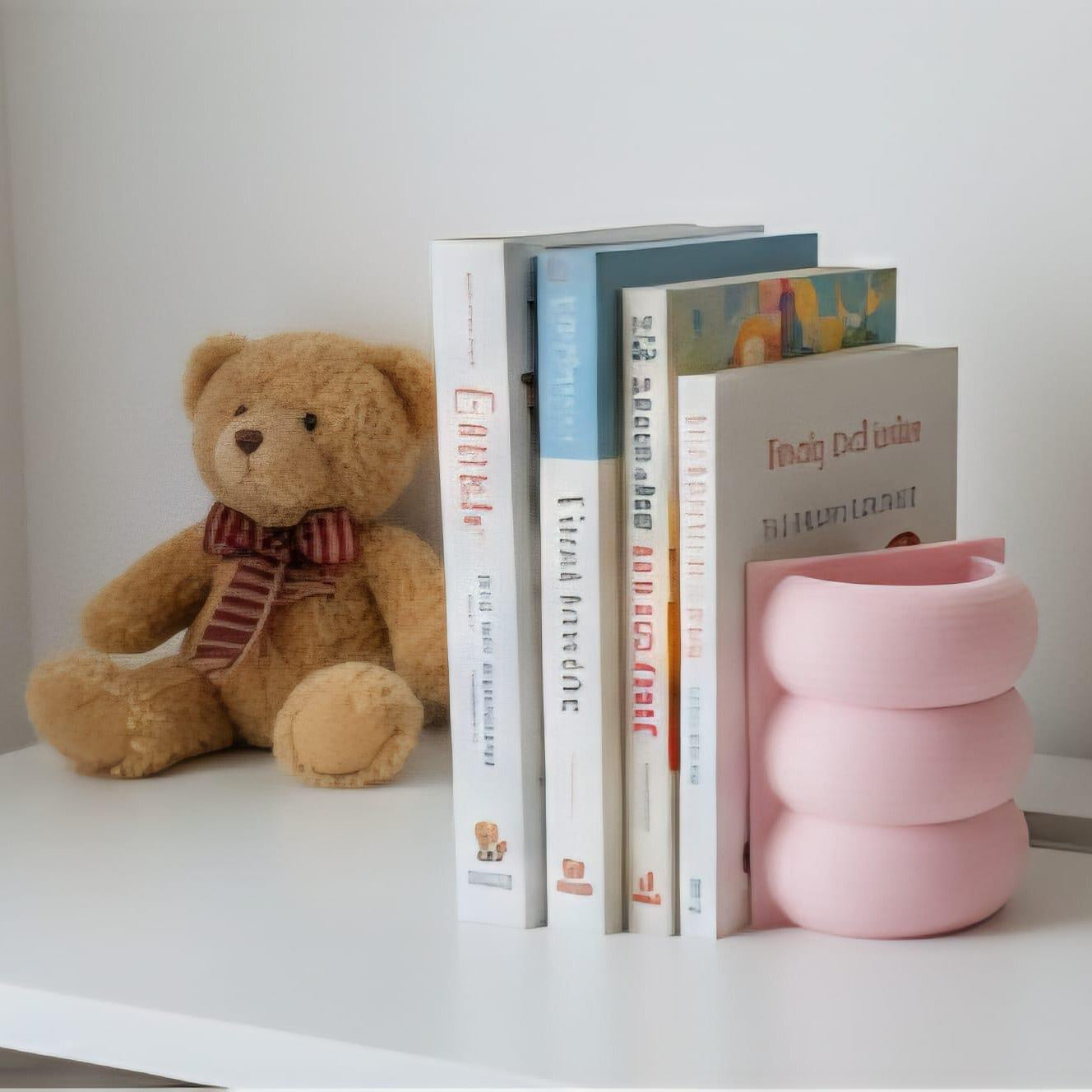 Multipurpose 3D Printed Bookend | Minimalist Pen Holder & Bookmark Nook